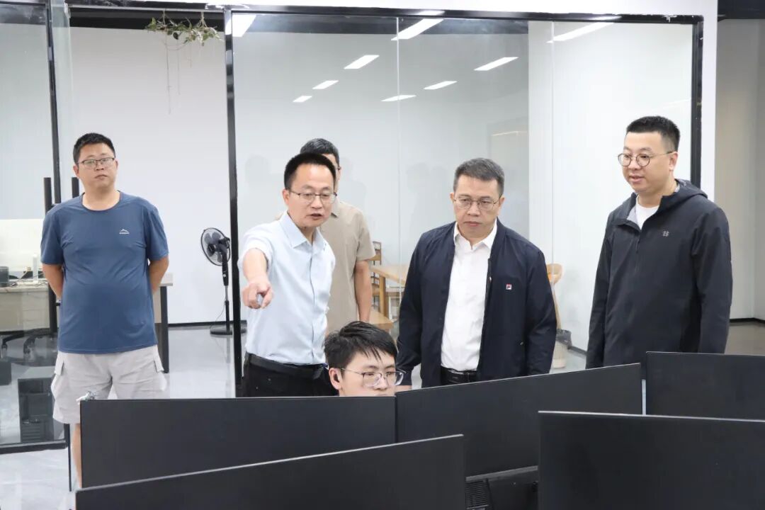 泉州台商投资区管委会主要领导带队调研跨境电子商务产业园(图1) 泉州台商投资区管委会主要领导带队调研跨境电子商务产业园(图1)